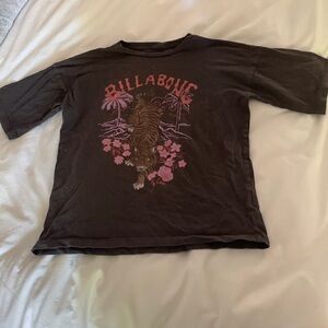 Cute billabong graphic Tee